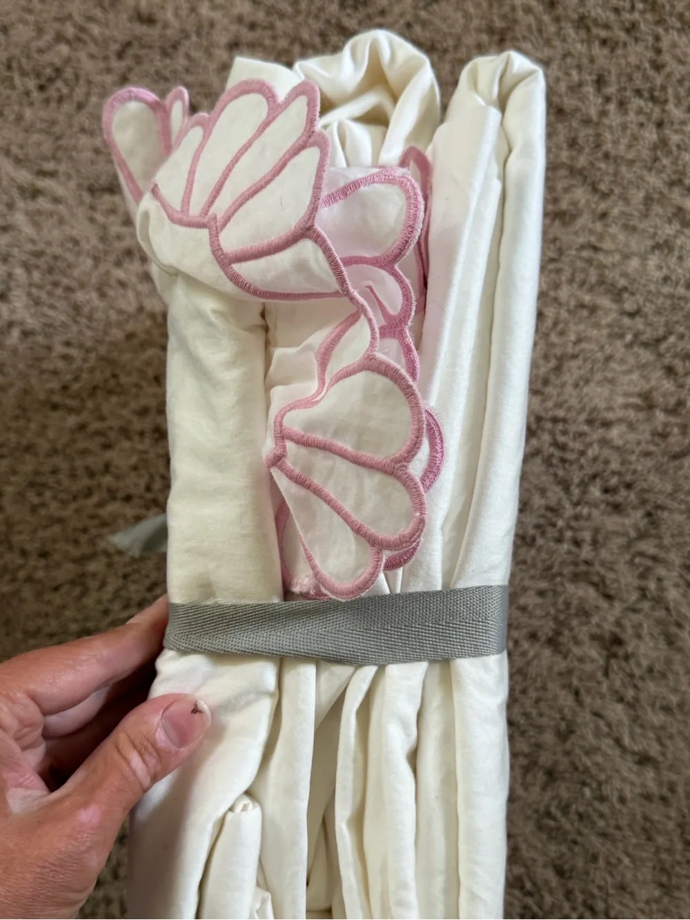 New Queen Anthropologie ferra cotton embroidered sheet set pink white scalloped